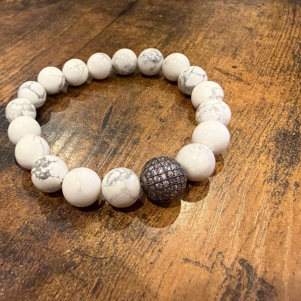 Howlite Crystal Bracelet with Silver Studded Accent Bead Stretch Bracelet - Picture 4 of 5